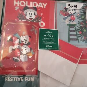 40 Mickey and Minnie holiday cards with envelopes